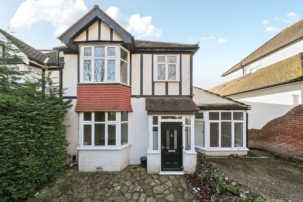 Property photo 1 of 16 1415221-19-699444...