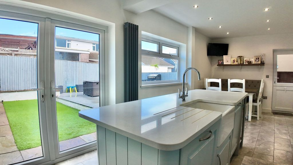 Property photo 2 of 39