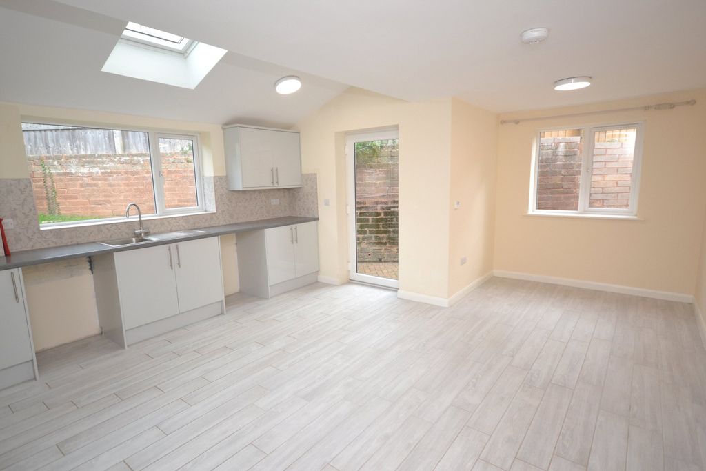 Property photo 3 of 14 Kitchen / Diner