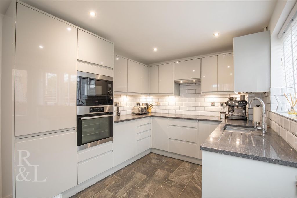 Property photo 3 of 18 1 Glenalmond Close (6).Jpg