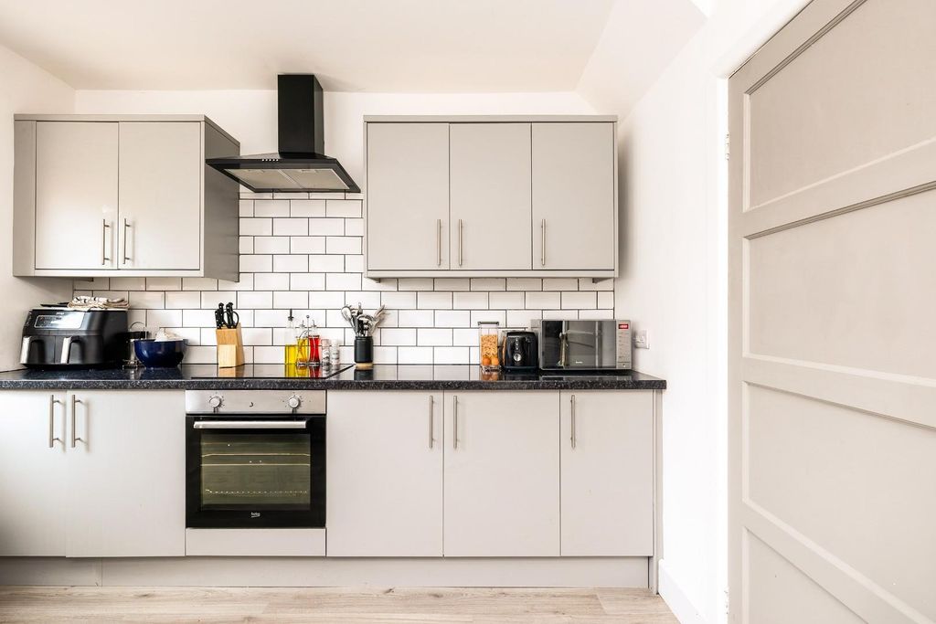 Property photo 1 of 26 Char7284-Cn.Jpg