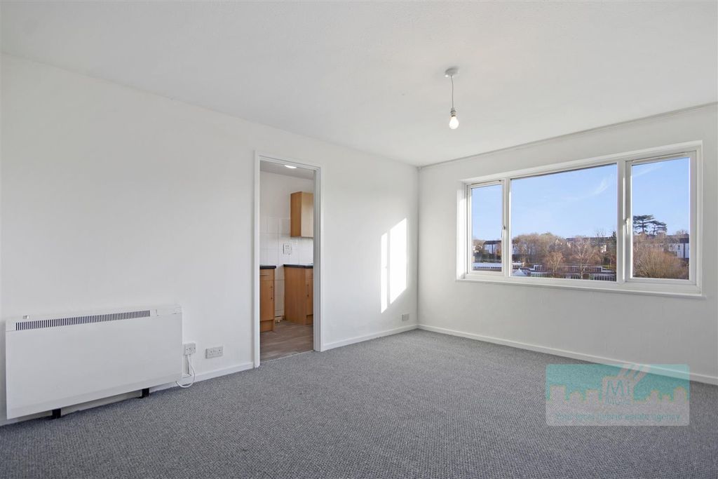 Property photo 2 of 15 10-A240F323-27F1-4053-9346-Bc118B6Aae75Ammim - 39
