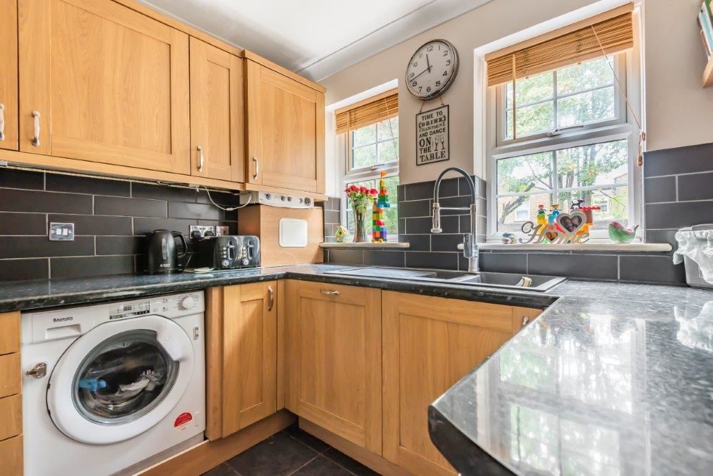 Property photo 3 of 10 Kitchen