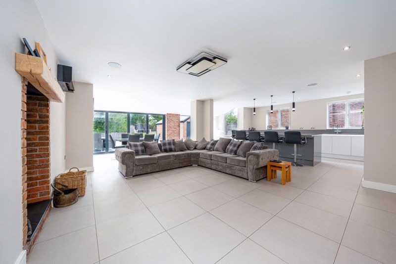 Property photo 3 of 25 Photo 9