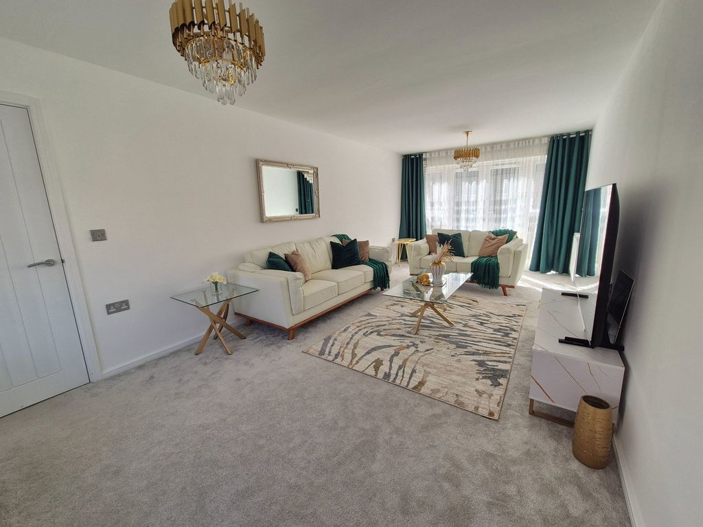 Property photo 2 of 18