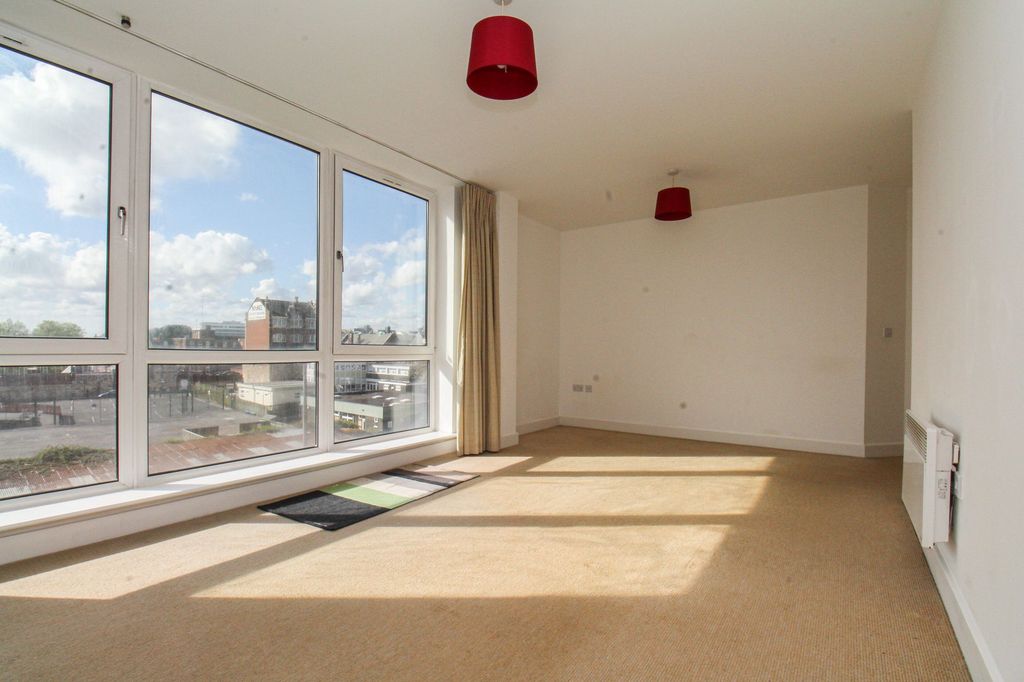 Property photo 3 of 12