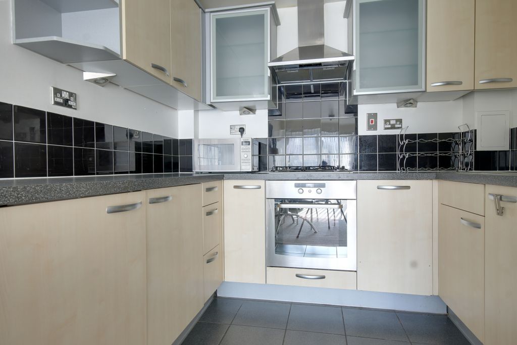 Property photo 2 of 9 Kitchen