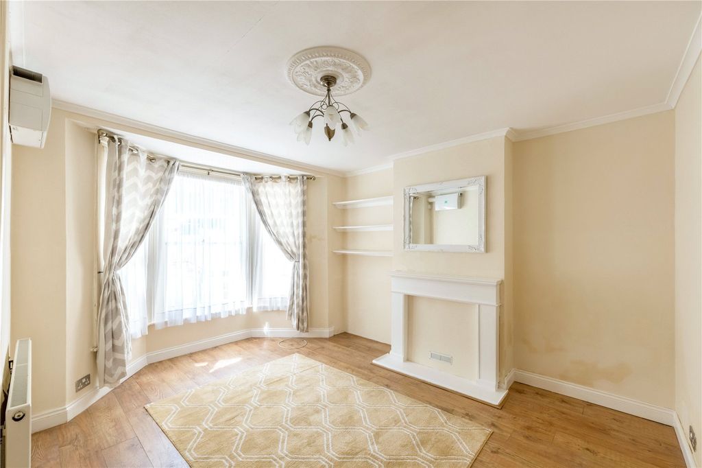 Property photo 3 of 16 Picture No. 05