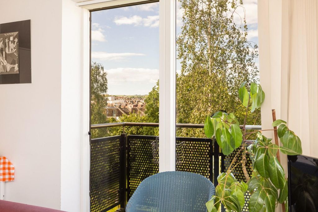 Property photo 3 of 32 Char9648.Jpg