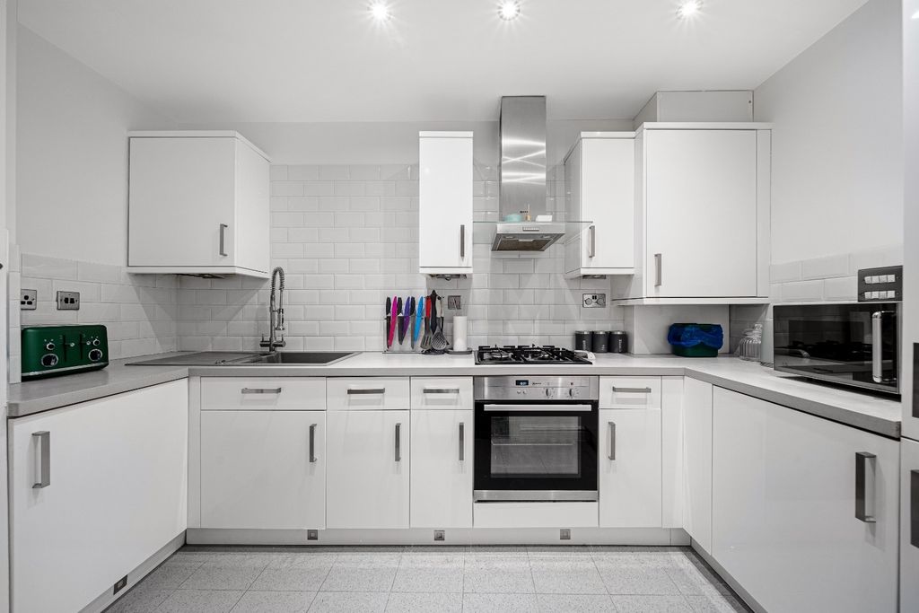 Property photo 2 of 8 5131812