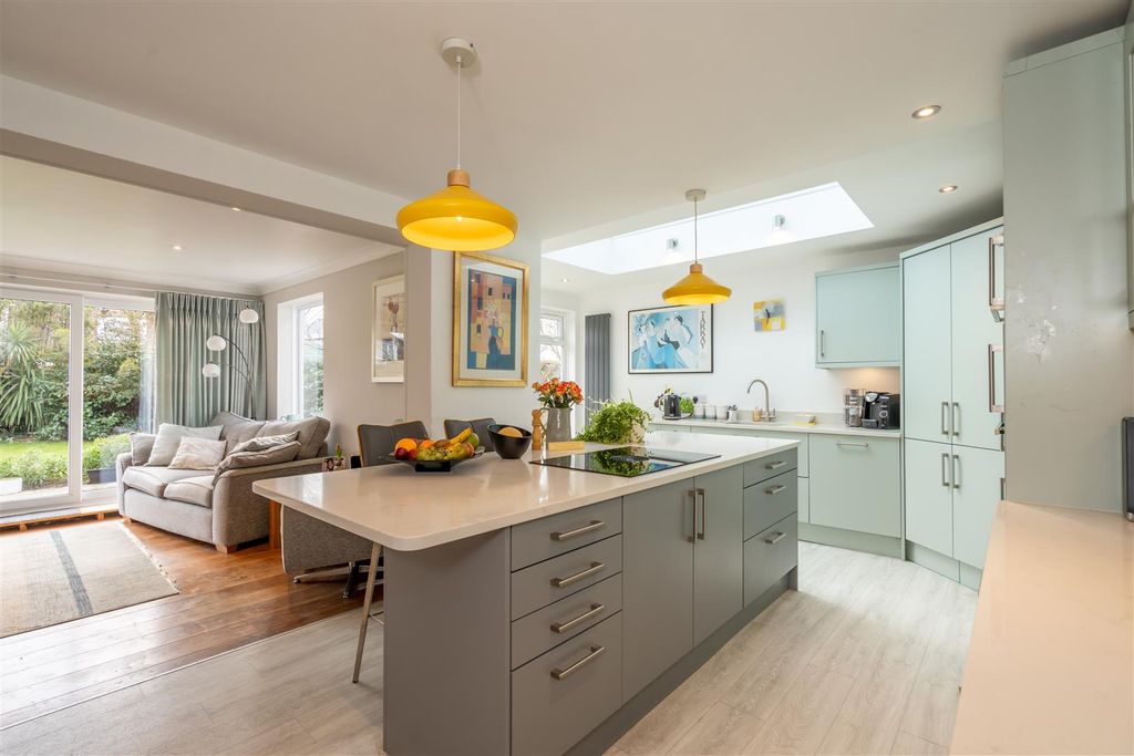 Property photo 2 of 21 Kitchen Breakfast Room.Jpg