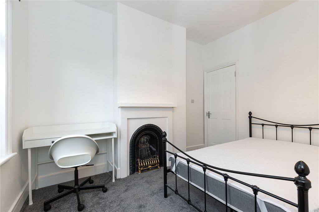 Property photo 2 of 8 Room 2