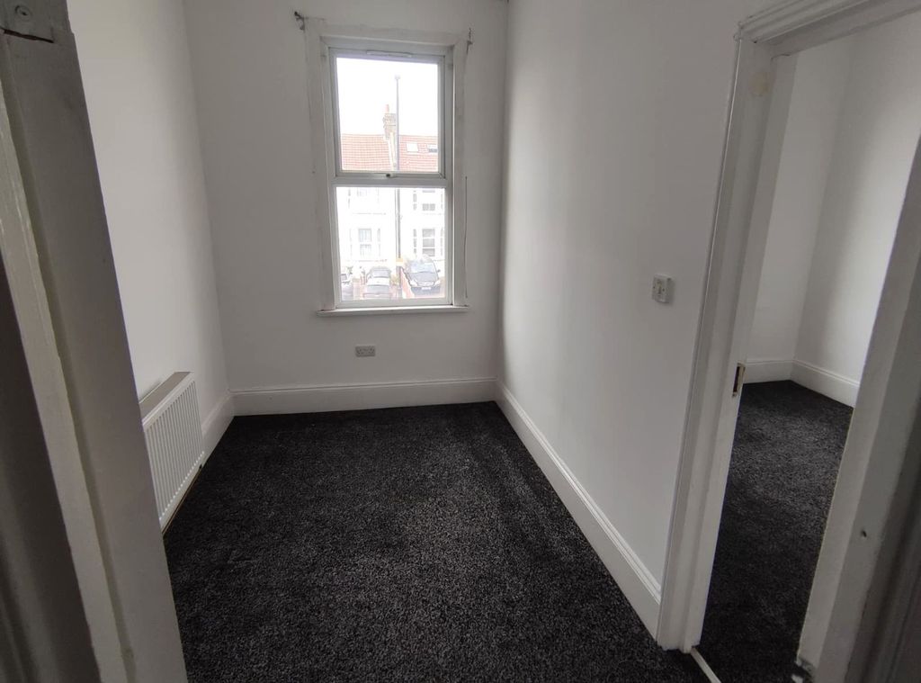 Property photo 2 of 5 R2