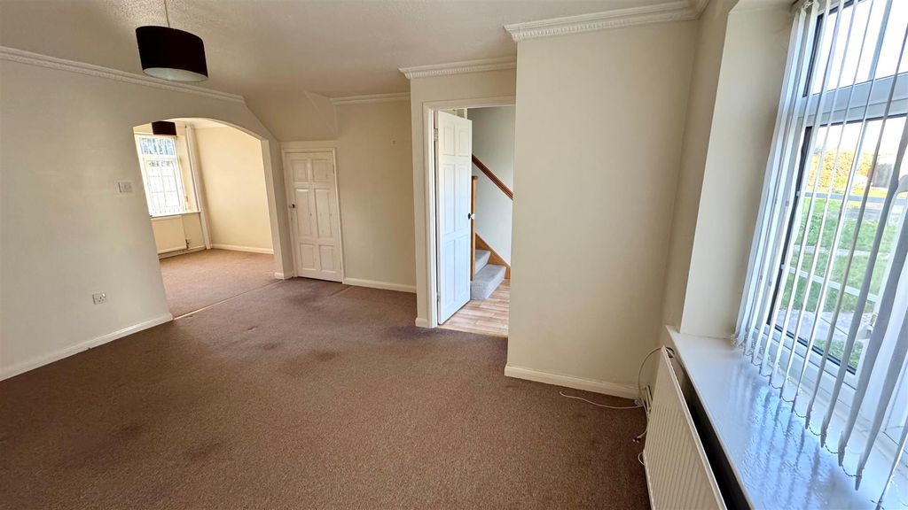 Property photo 3 of 12 2A.Jpg