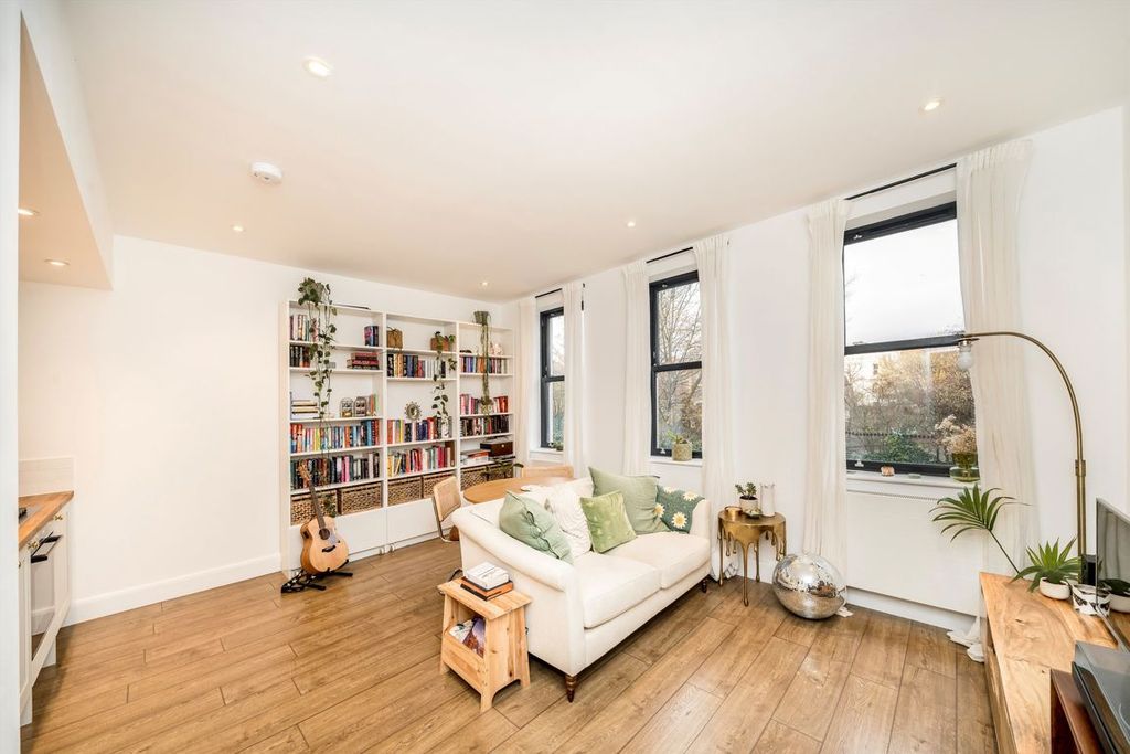 Property photo 2 of 6