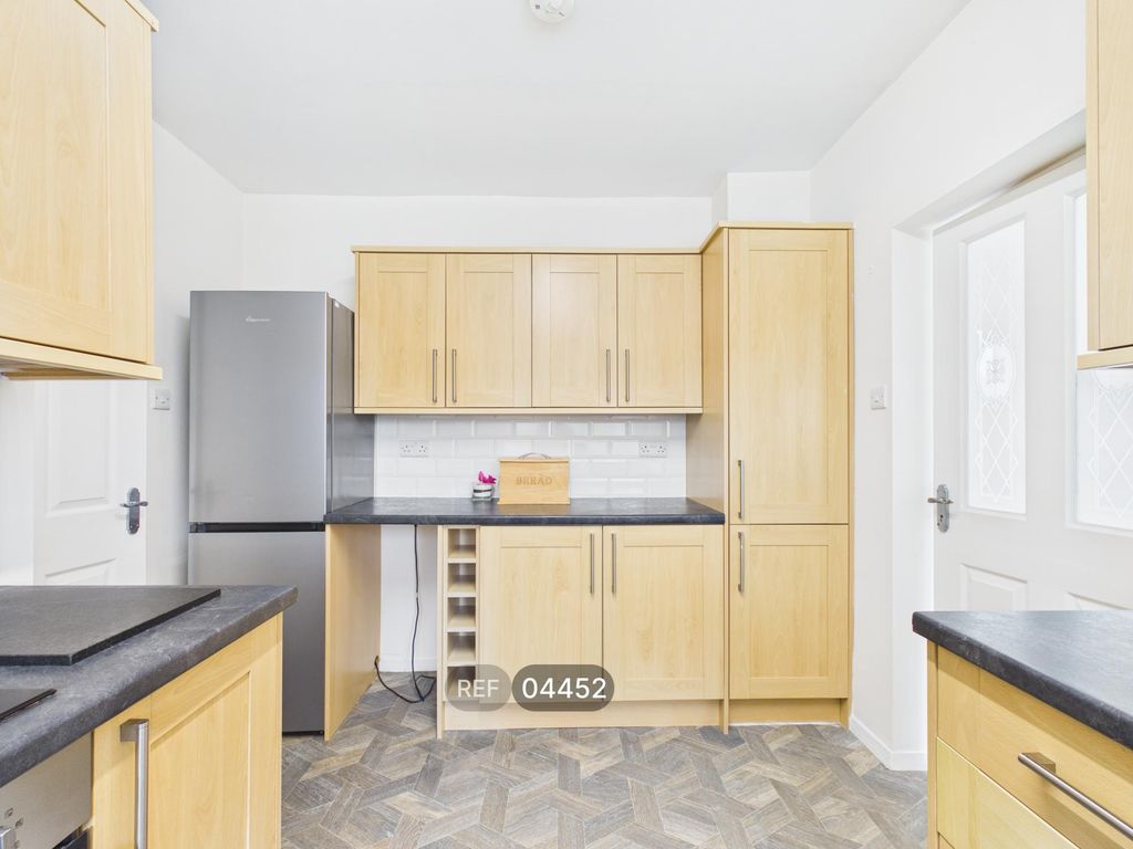 Property photo 3 of 16 Kitchen