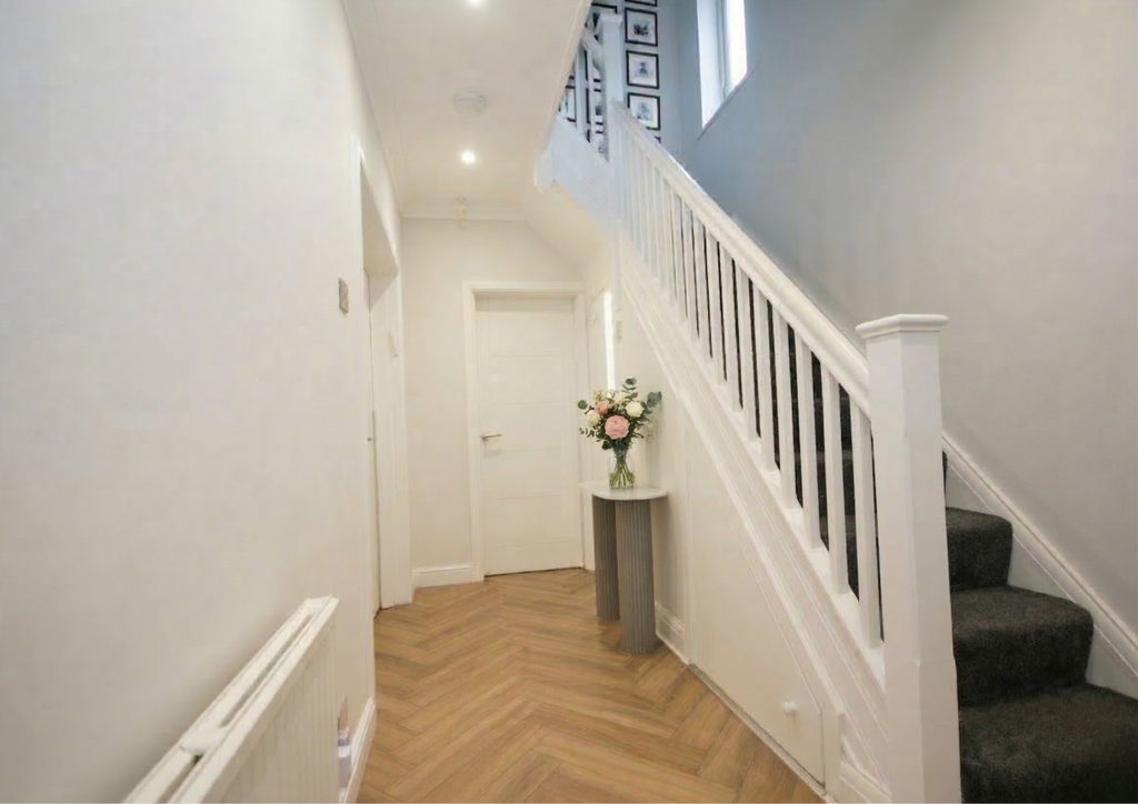 Property photo 3 of 21 Hallway