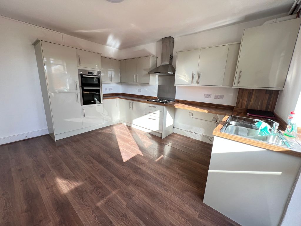 Property photo 3 of 12 Image