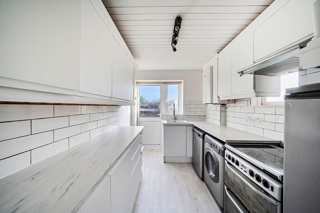 Property photo 2 of 19 Kitchen