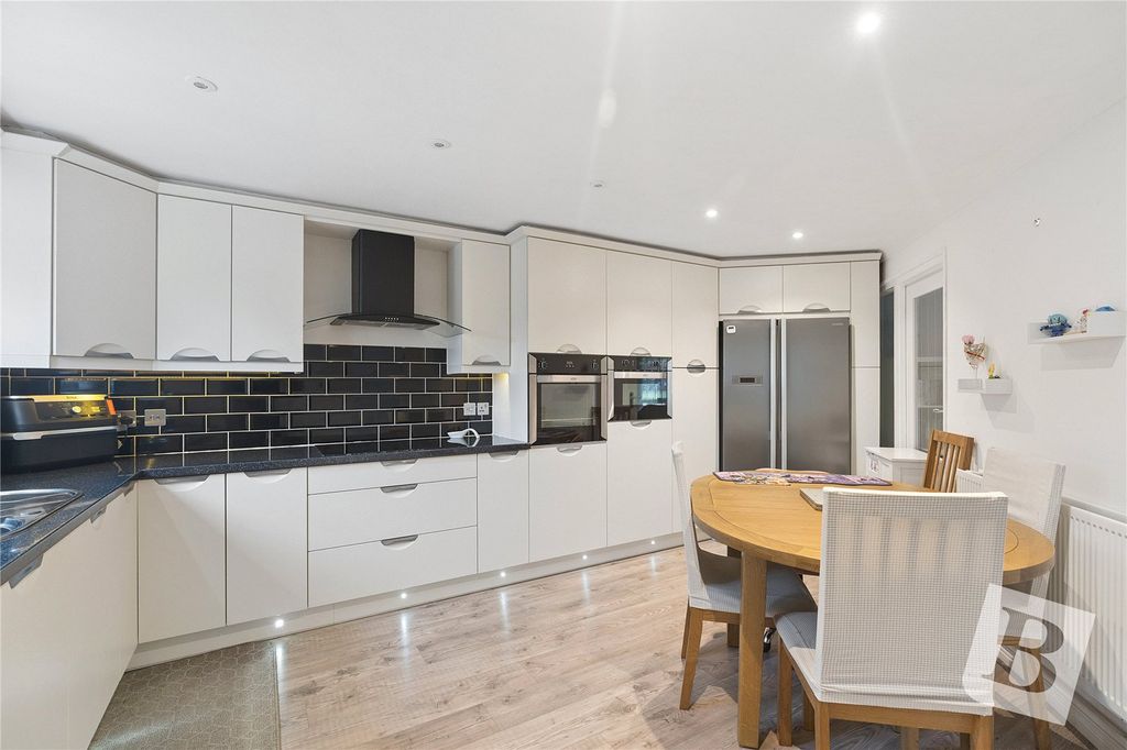 Property photo 2 of 16 Kitchen