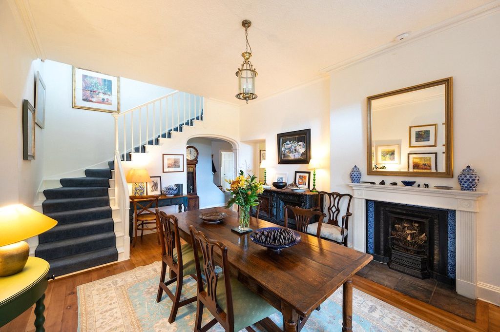 Property photo 3 of 96 Entrace Hall