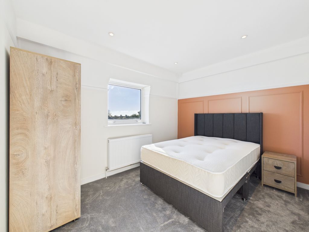 Property photo 3 of 6 Room 4