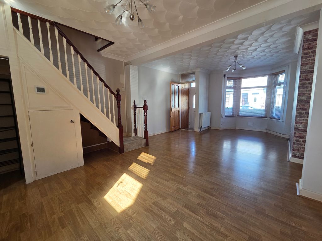 Property photo 2 of 8