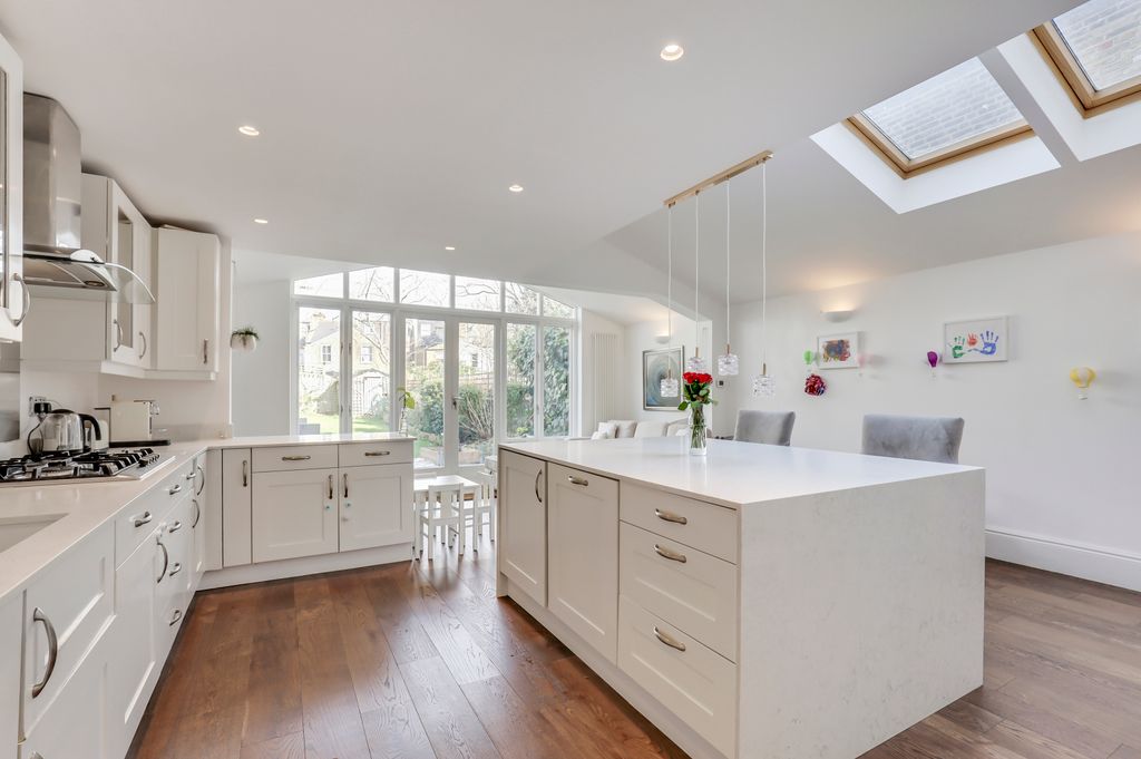 Property photo 2 of 14 Picture No. 13