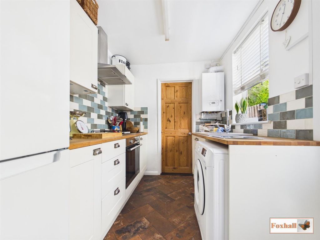 Property photo 3 of 21 Kitchen