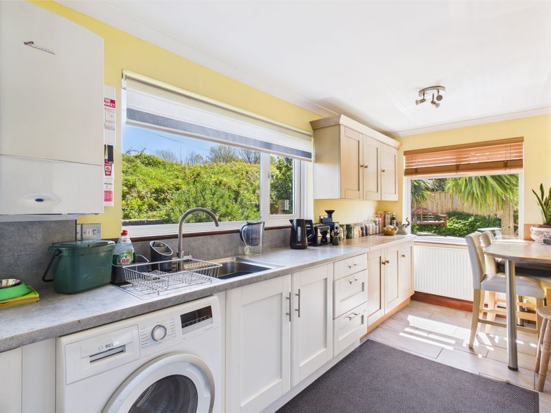 Property photo 2 of 12 Kitchen