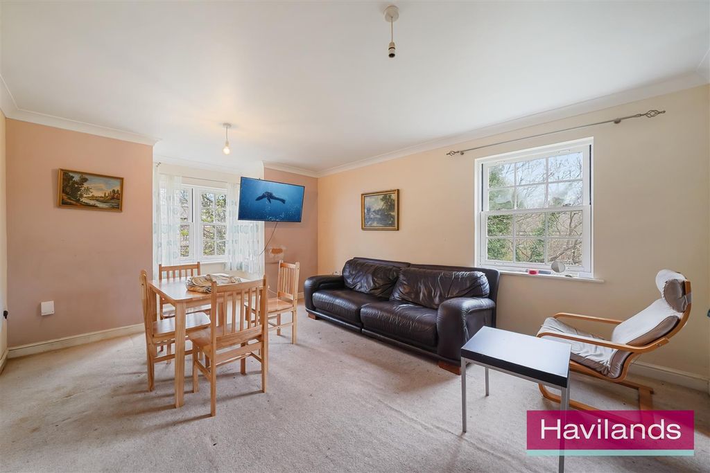 Property photo 3 of 8 Blackwell Close-7.Jpg