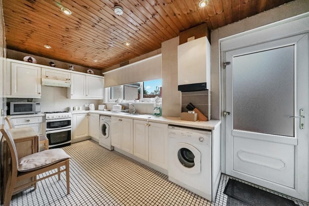 Property photo 3 of 20 Kitchen