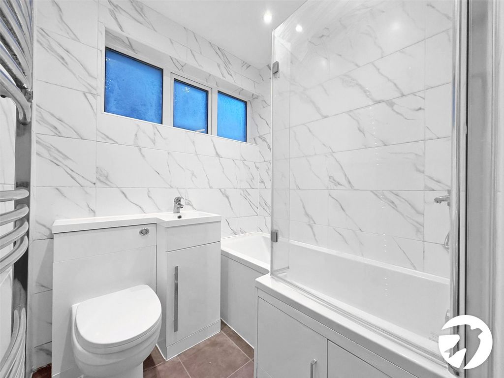 Property photo 3 of 17 Bathroom