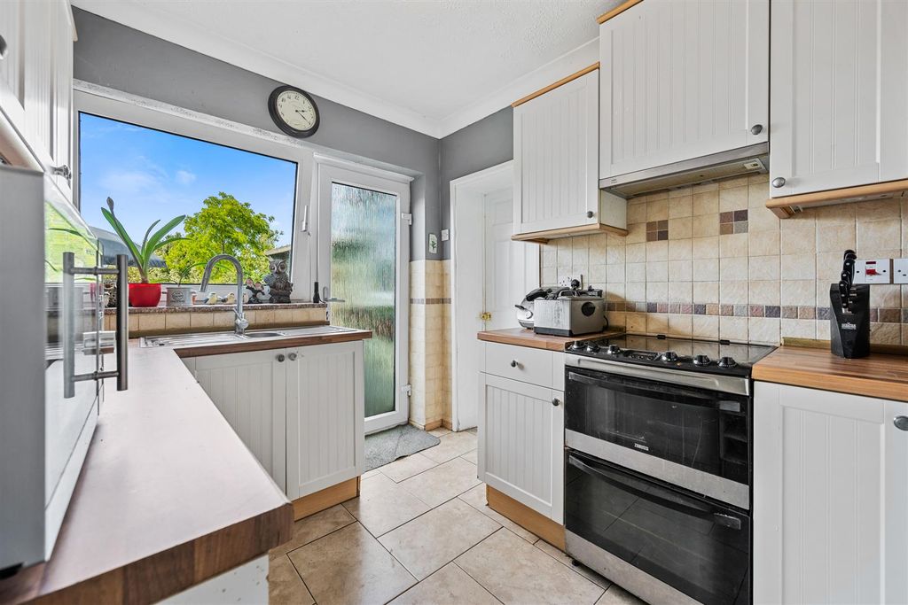 Property photo 3 of 34 Kitchen