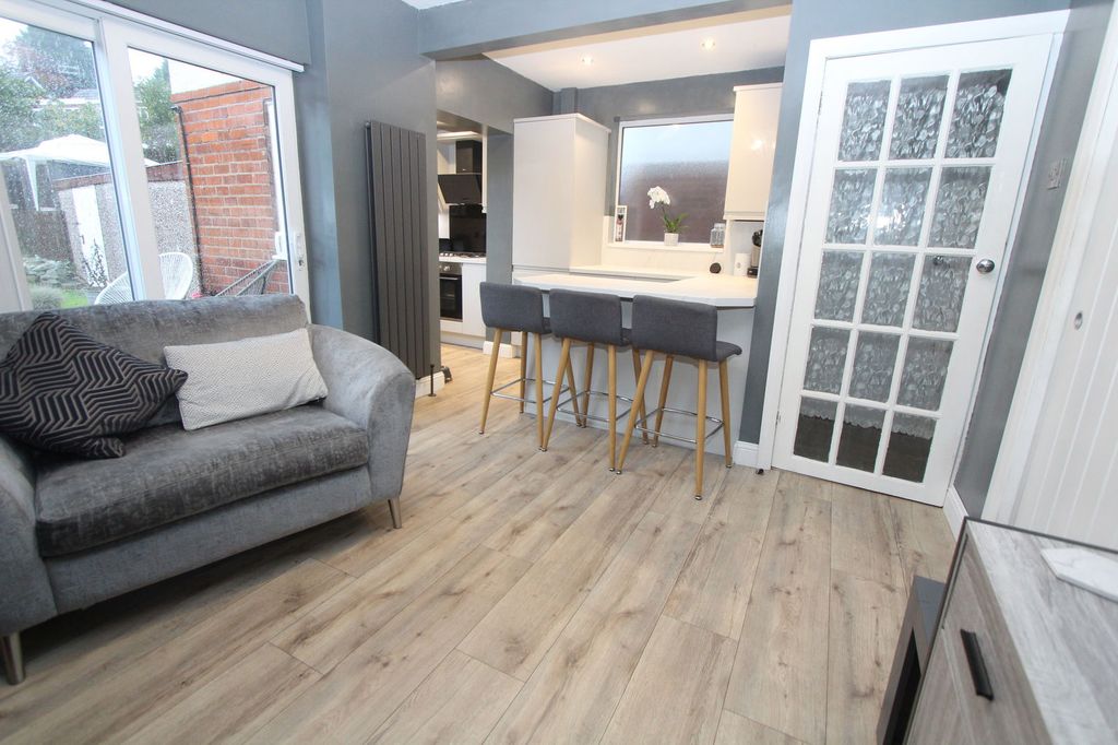 Property photo 2 of 27