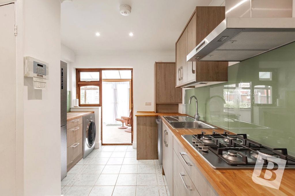 Property photo 2 of 14 Kitchen