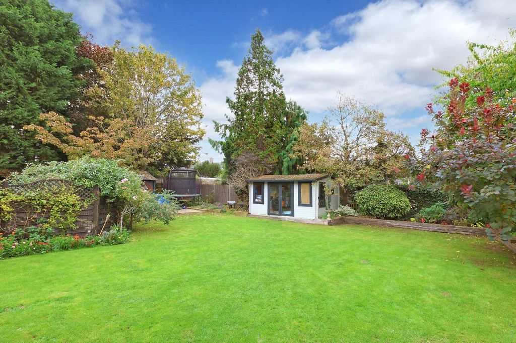 Additional image 18 of 6 bed detached house for saleSeeleys Close, Beaconsfield, Buckinghamshire HP9
