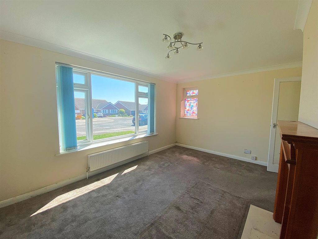 Property photo 3 of 15 13 Saxon Rise - Lounge2.Jpg