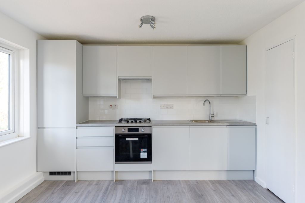 Property photo 3 of 14 Jamaica Road F122...