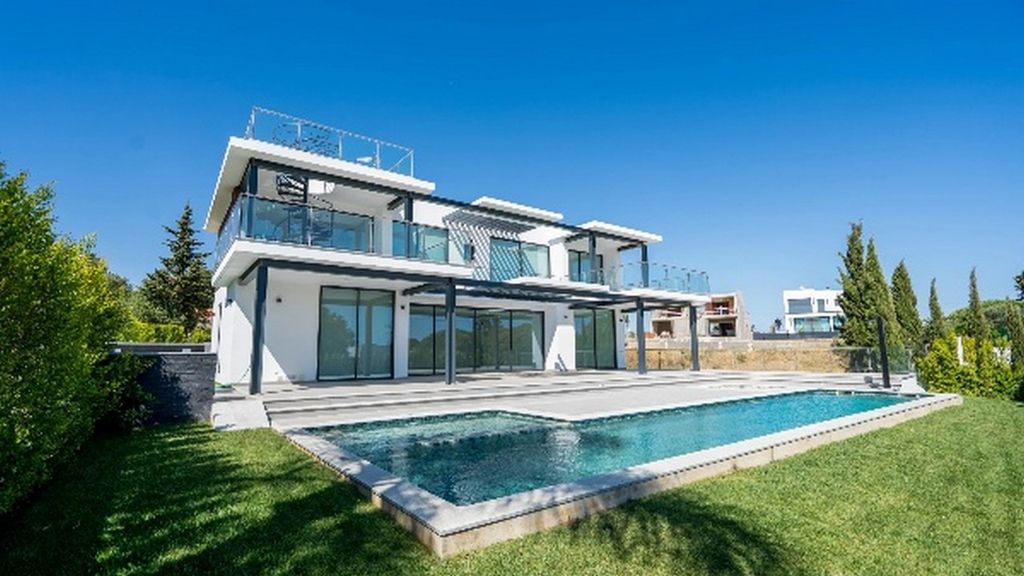 Property photo 1 of 19