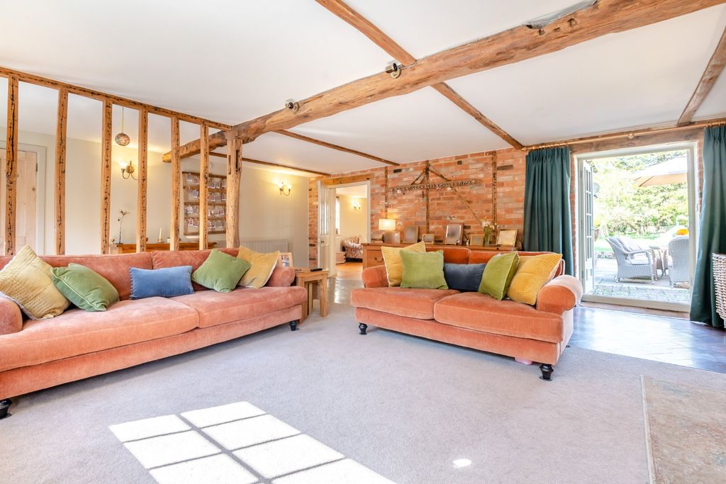 Property photo 3 of 16 Sitting Room