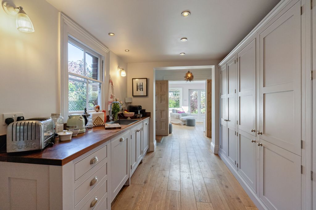 Additional image 13 of 5 bed detached house for saleNetley Street, Farnborough GU14