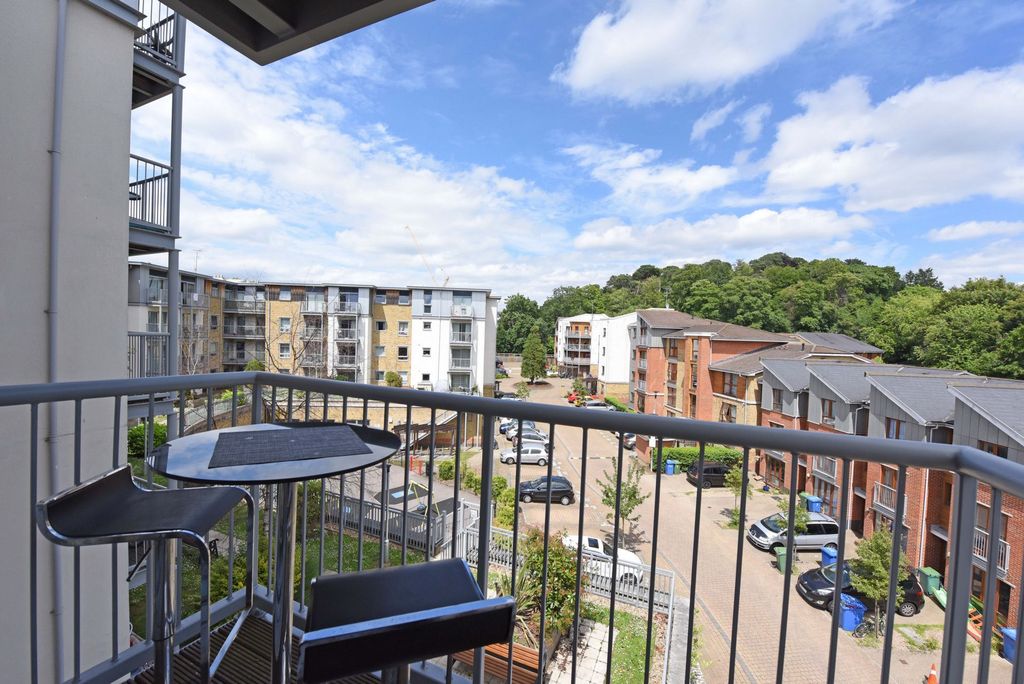 Property photo 3 of 10 Balcony