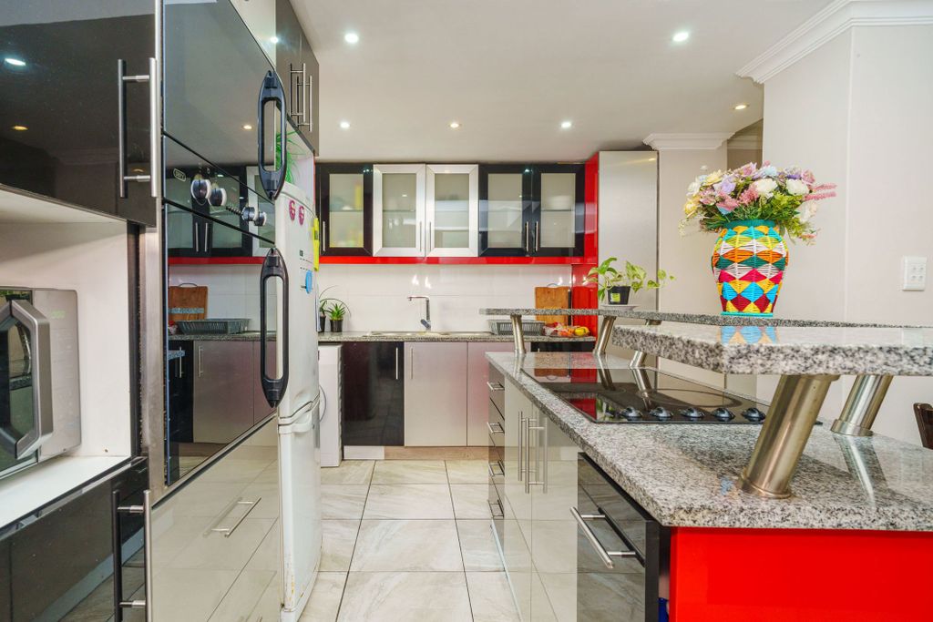 Property photo 2 of 26 Kw1742032
