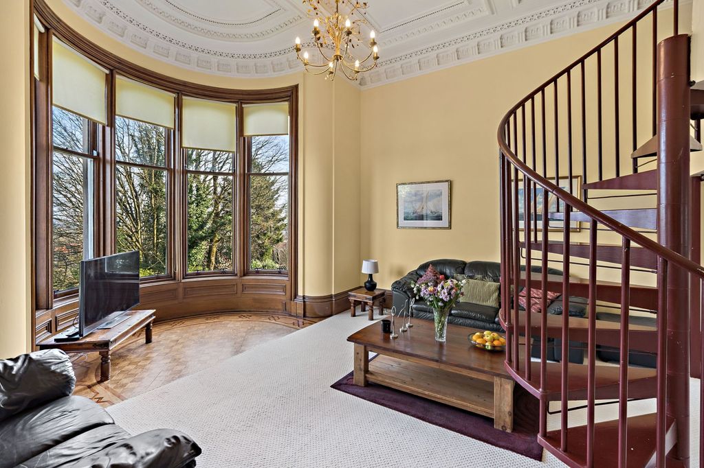 Property photo 2 of 27