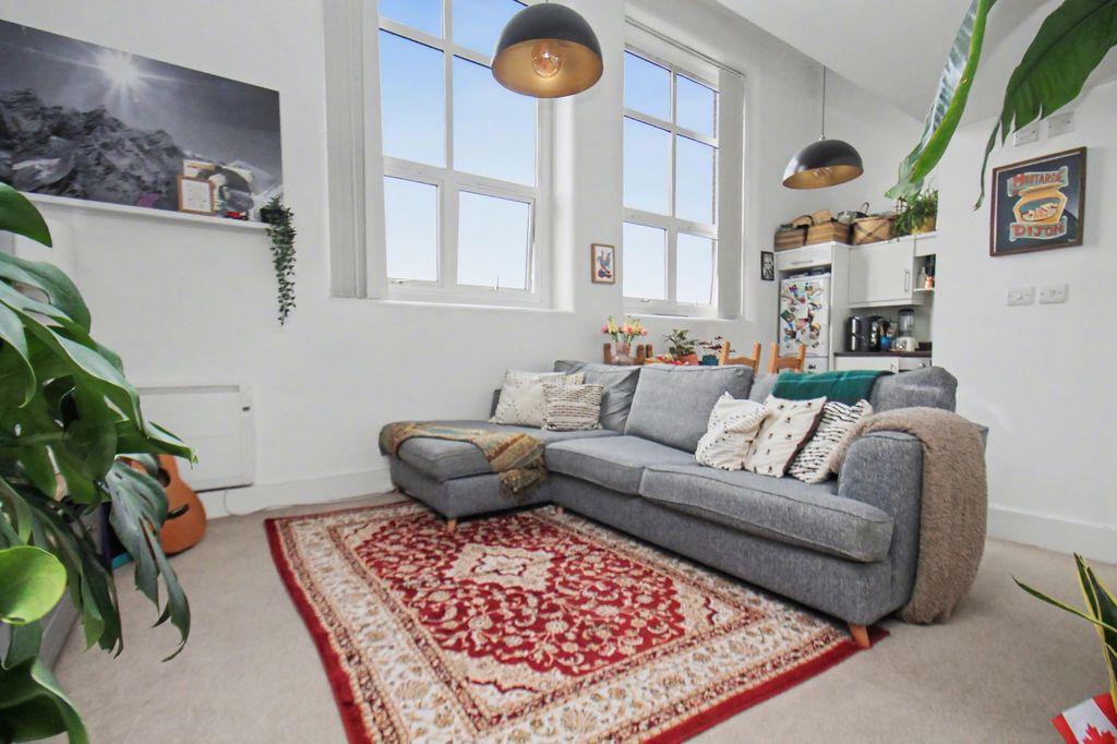 Property photo 2 of 9