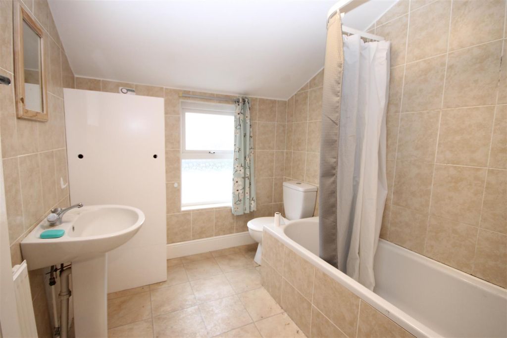 Additional image 8 of 2 bed terraced house to rentWorsley Road, Newport PO30