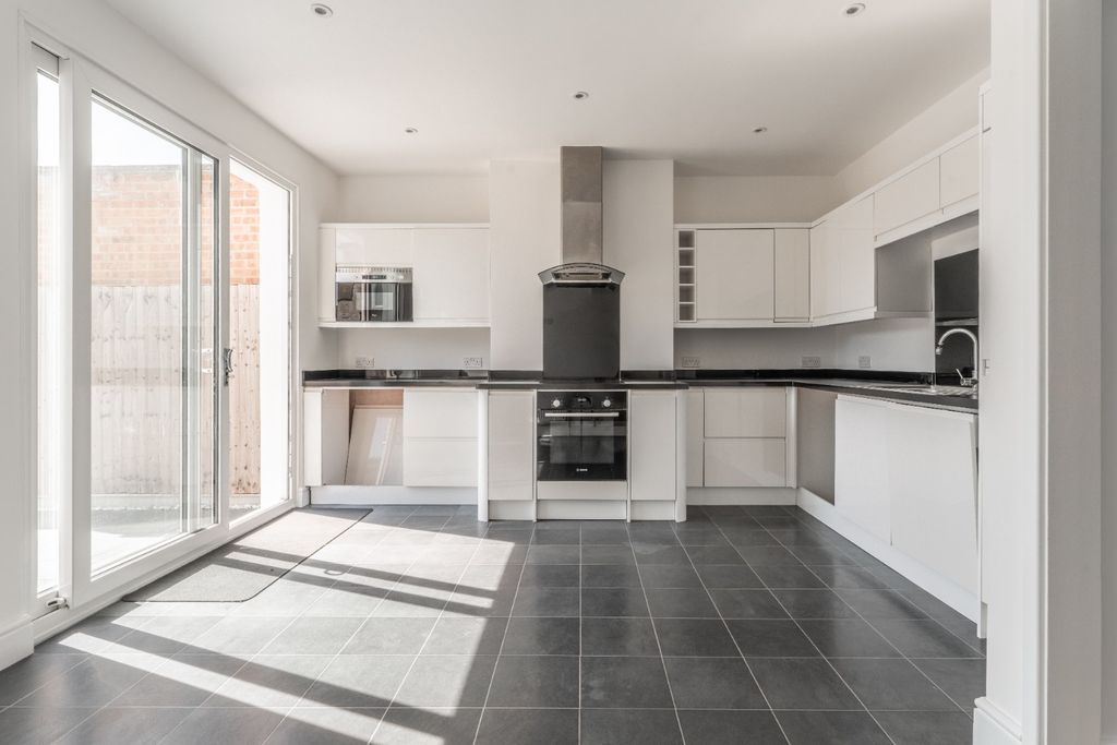 Property photo 3 of 15 4224313