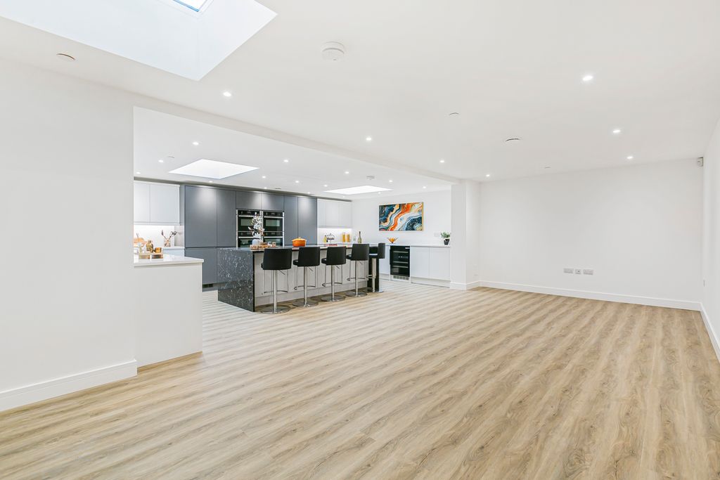 Property photo 2 of 23 Kitchen / Living Area