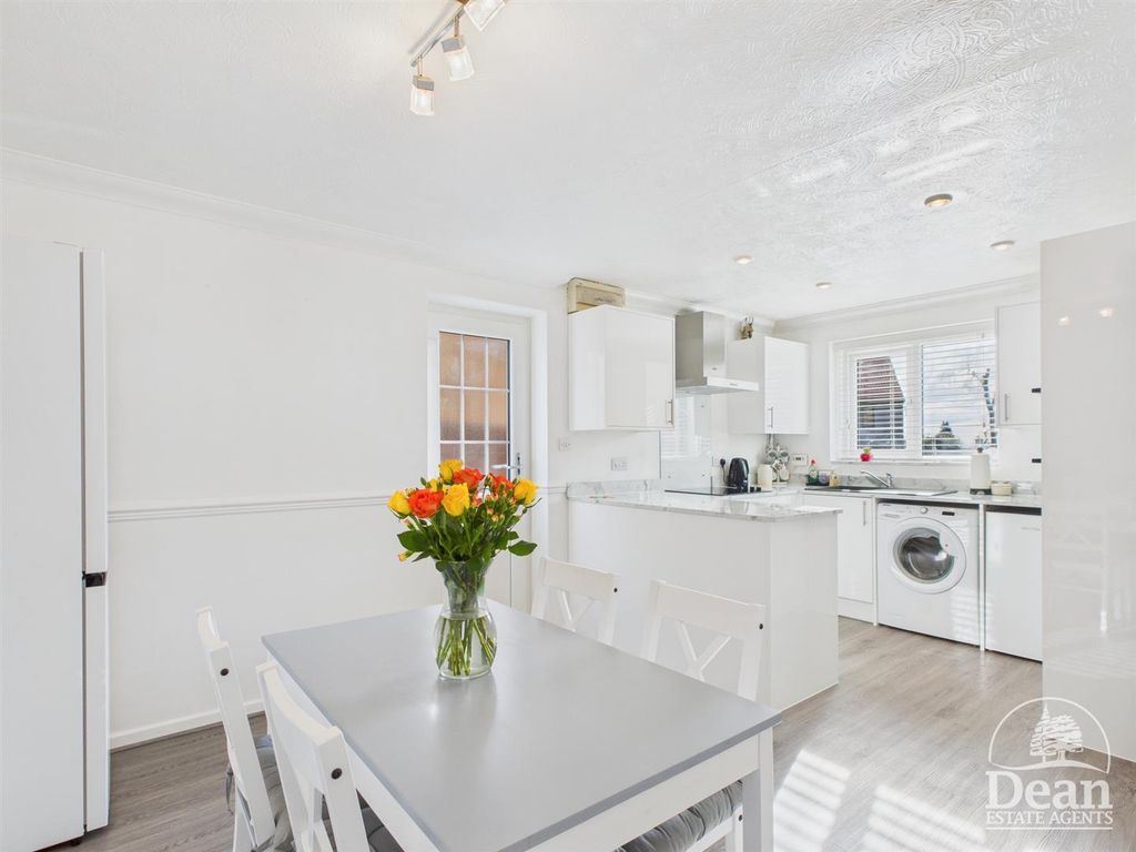 Property photo 3 of 20